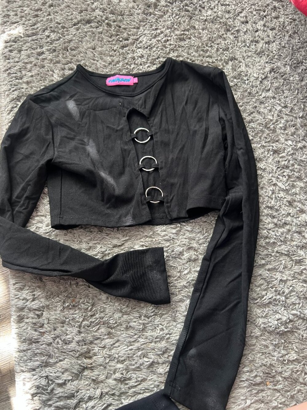 Edikted small black top
